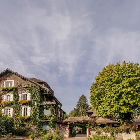 Hôtel La Verniaz - Evian Resort Отели рядом с достопримечательностью «Железнодорожный вокзал Эвиан»