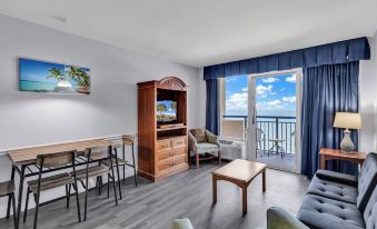 Spectacular Oceanfront Condo by Hosteeva