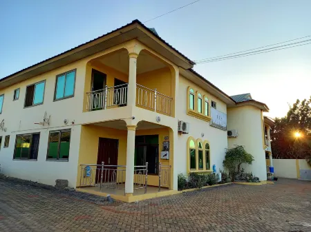 Kcs Guest House Отели в г. Adjiringanor