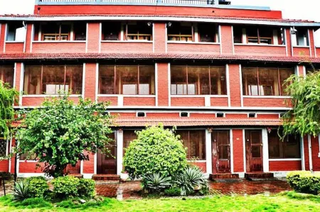 Lake Twenty Thousand Farm and Retreat Отели рядом с достопримечательностью «Chitwan Jungle Safari»