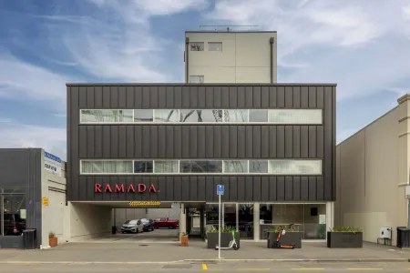 Ramada Suites by Wyndham Christchurch City Отели рядом с достопримечательностью «Кашмир Хилл Лукаут»