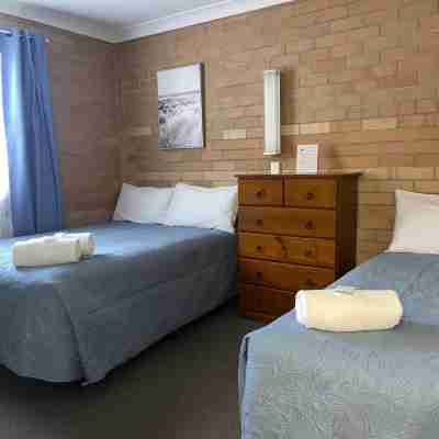 Emu Beach Chalets Rooms