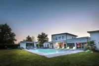 Domaine Georges V Hotel a Chabanais