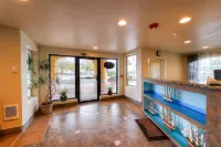 Newport Inn by OYO - Hwy 101 - parking