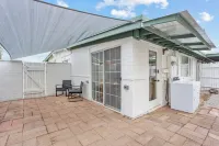 NEW LISTING: Boho Bungalow, Center City Base