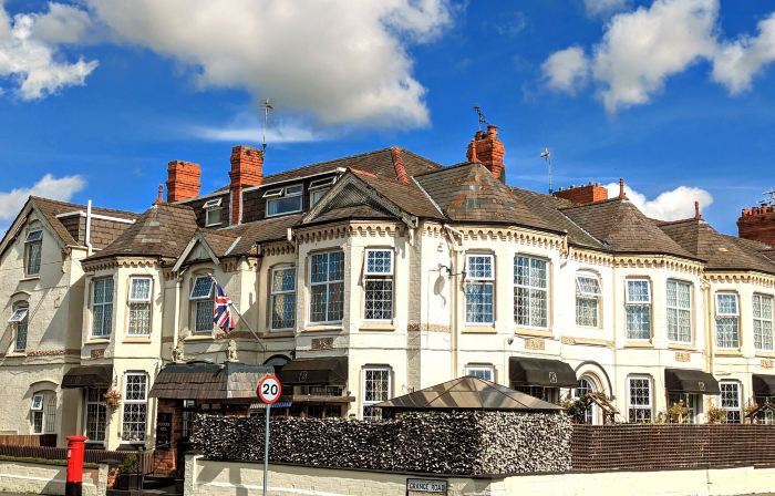 Brookside Hotel & Restaurant