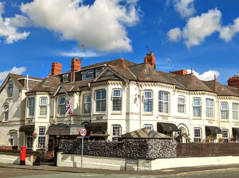 Brookside Hotel & Restaurant