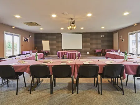 Kyriad Direct Auxerre - Appoigny Отели в г. Шамле