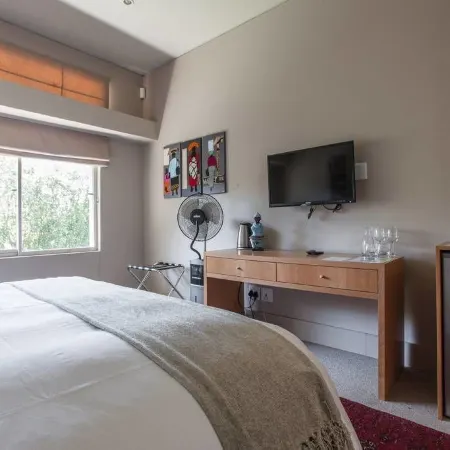 Houghton Place Отели рядом с достопримечательностью «Торговый центр Killarney»