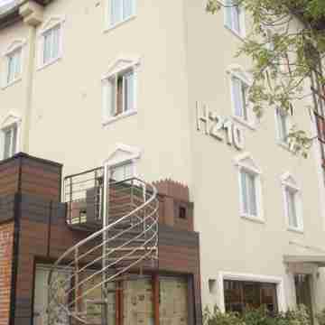 H210 Hotel Exterior