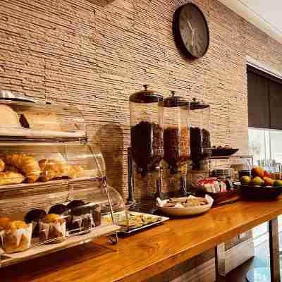 The Waverley International Hotel Dining/Meeting Rooms