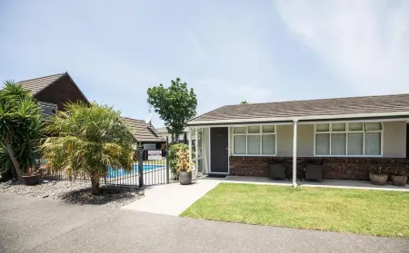 Colonial Court Motor Inn