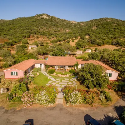 Borgo di Campagna Отели рядом с достопримечательностью «Пляж Ла-Чинта»
