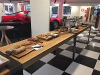 Enzo Hotels by Kyriad Direct Trappes - parking