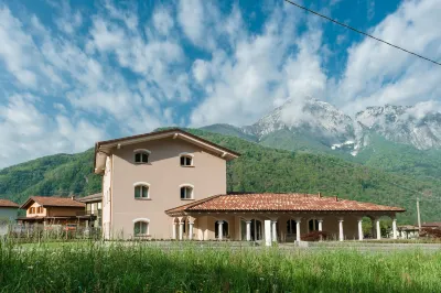 Bianco Hotel Hotel in zona Lornico