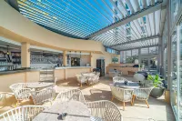 Radisson Hotel Nice Airport Hotels in Сен-Лоран-дю-Вар