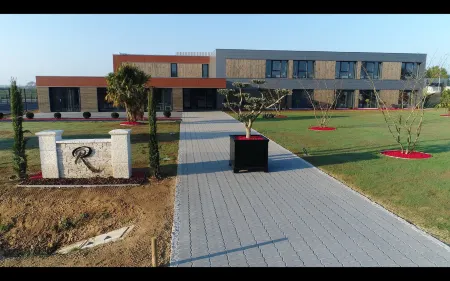 Résidence des Pilotes Отели в г. Ле Вижан