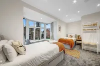 Spacious 4 Bedroom 4 Bath-Free Parking Great Links