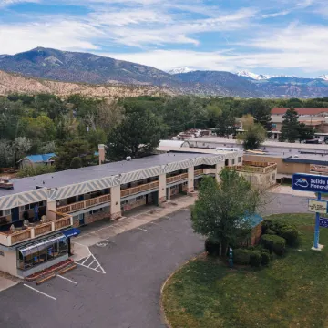Salida Inn & Monarch Suites