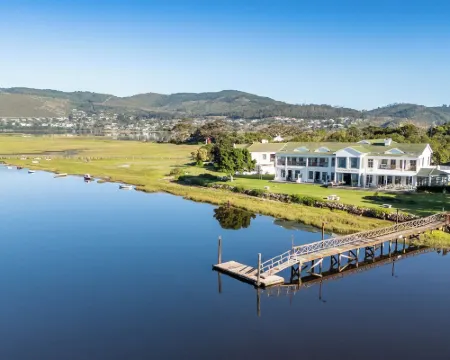 セント ジェームス オブ ナイズナ クニスナのホテル