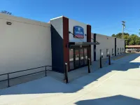 Lakeside Inn & Suites