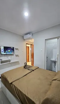 Omah Joglo Bugis Hotels near TOKO LULY
