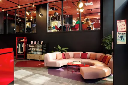 Hife Paris Issy Porte de Versailles Отели рядом с достопримечательностью «Museum of Playing Cards»