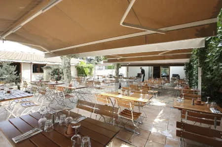 Logis Hotel le Nouvel Отели в г. Этуаль-Сюр-Рон