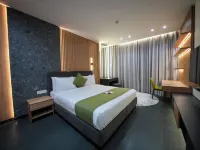 L'Avenue Hotel Apartments - balcony