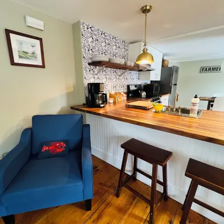 Prime Location.Private Rooftop Deck.Walk to Old Port,Waterfront, Museum & Music