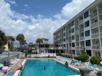 Howard Johnson by Wyndham Oceanfront Daytona Beach - de playa