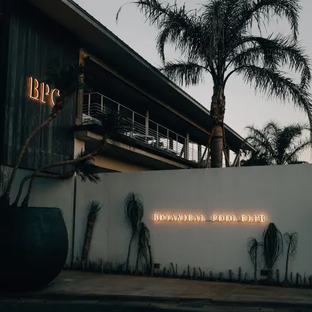 Botanical Pool Club