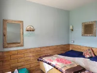 The FullMoon Cafe Hotels in Tosh