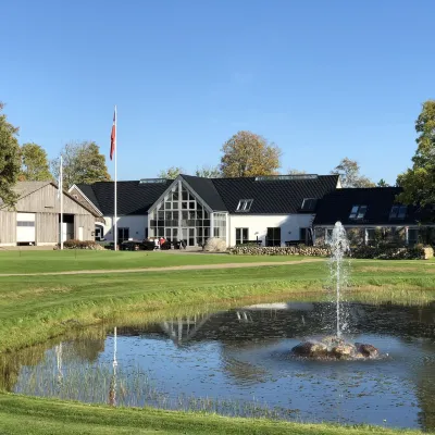 Tollundgaard Golf Park & Apartments Hotéis próximos à(ao) Mariehoj Kirke