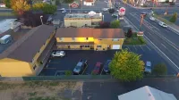 Townhouse Inn & Suites - Motels