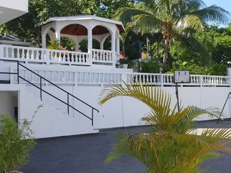 Turquoise Sea Villa Отели в г. Reading