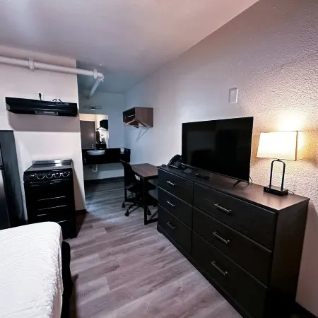 Studio City Suites, a Travelodge by Wyndham