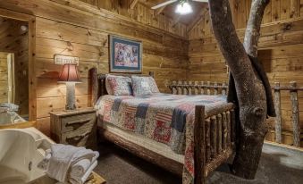 ER69 - Rachel's Tree House - Great Location, Close to All the Action! Cabin