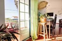 Santa Cruz Surf House by Stoke Travel Hotels in São Pedro e São Tiago