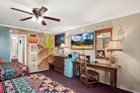 Smokey Bear Motel