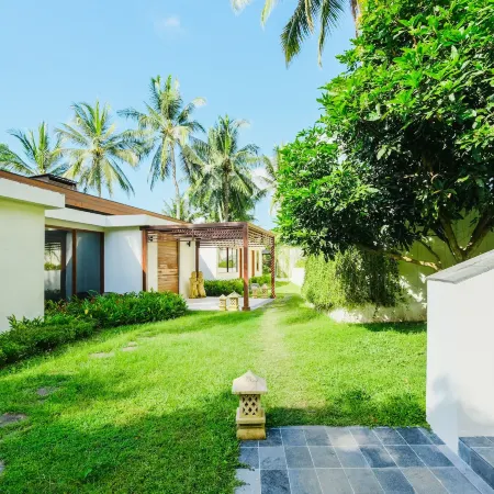 EM HILL ESTATE LOMBOK