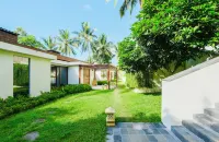 EM HILL ESTATE LOMBOK - 4-Star
