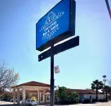 University Inn & Suites - Motels