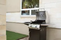 Newly Built Poolside Home w Balcony BBQ