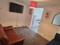 Gillingham 4-bed Stay - Wifi, Parking, Ldn Access Hotel di Gillingham