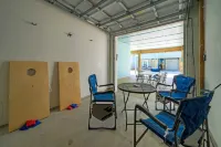 Luxury 4Bdr Beach Retreat w Private Pool Walk to Dining Shops Shore Thang