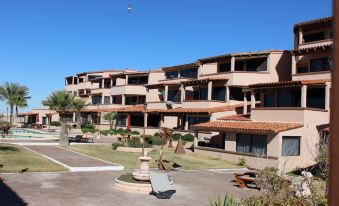 Mid-century Ocean View Apartment
