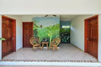 Stylish Home with Chic Decor, Luxury Amenities & Tropical Outdoor Oasis with Sparkling Private Pool