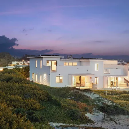 Oceanfront 2BR + Rooftop Deck, & Beach Access Strand Way B