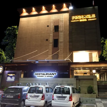 Pinnacle by Click Hotels, Lucknow